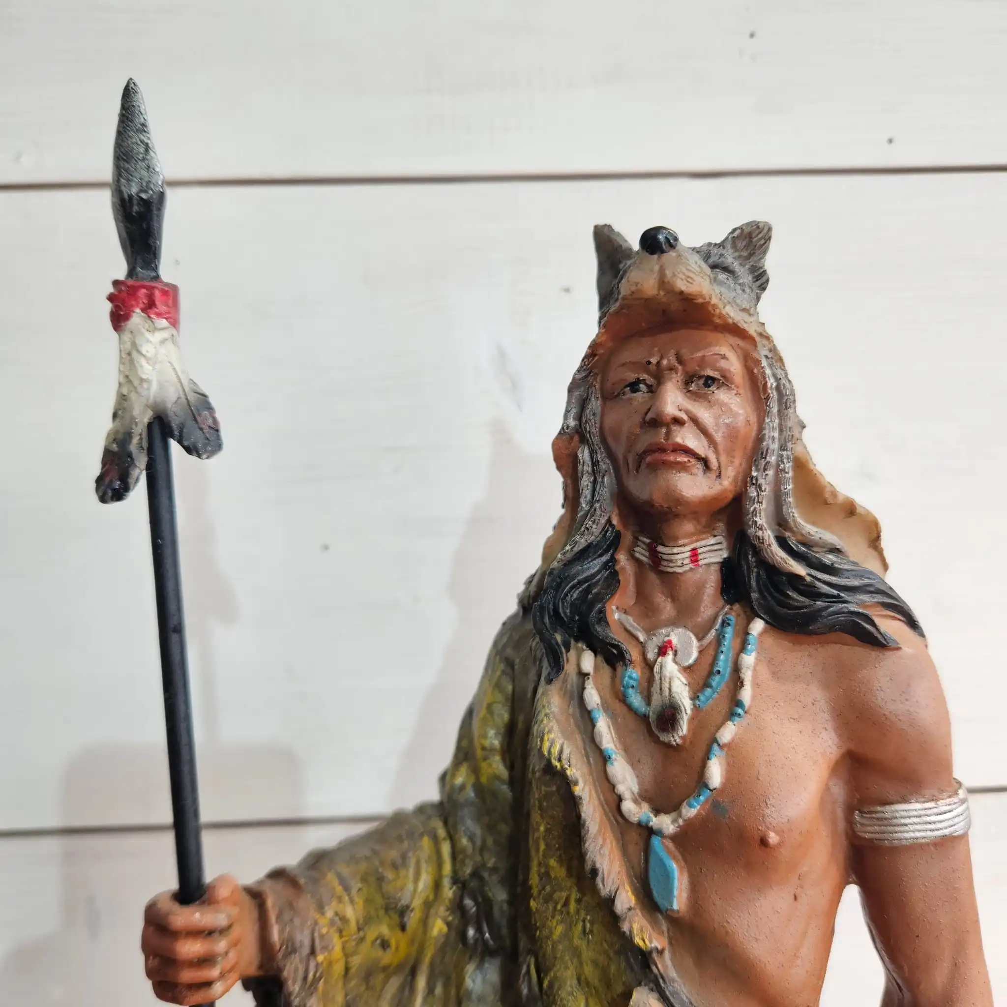 statue indien lance