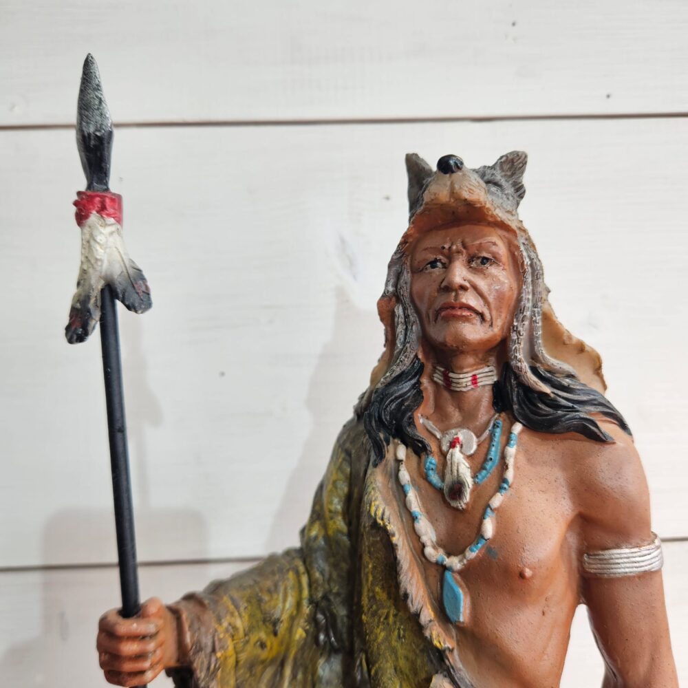 statue indien lance